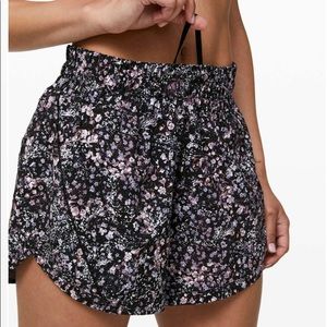 Lululemon Track That Short *5"
Floral Spritz Multi Size 8